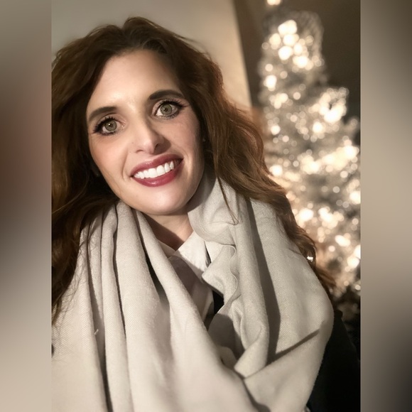 Meet your Posher, Jordan!! Who loves shopping and finding great deals! - Picture 3 of 7